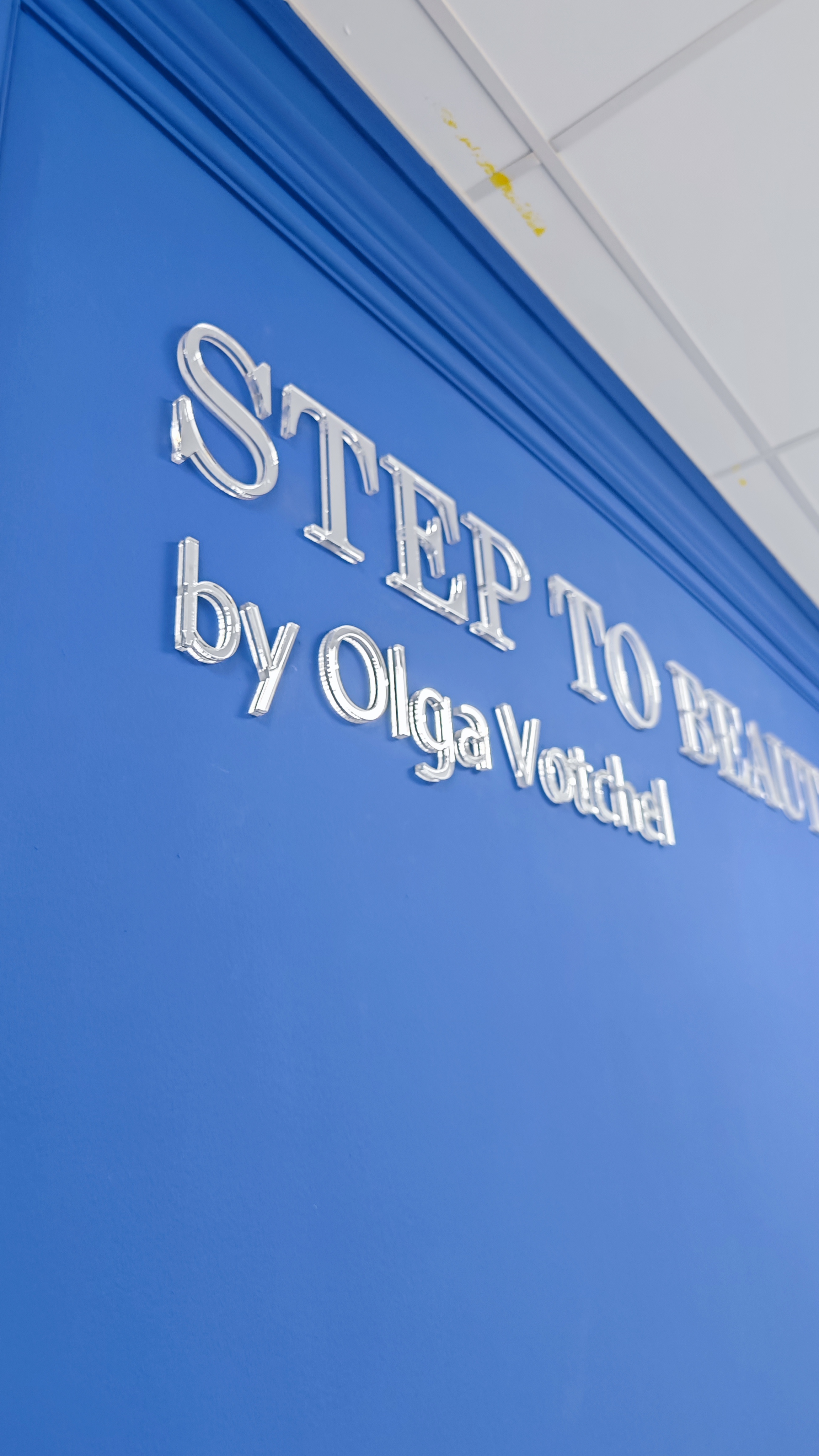 Nesv?teln? p?smena a loga Step To Beauty by Olga Votchuk